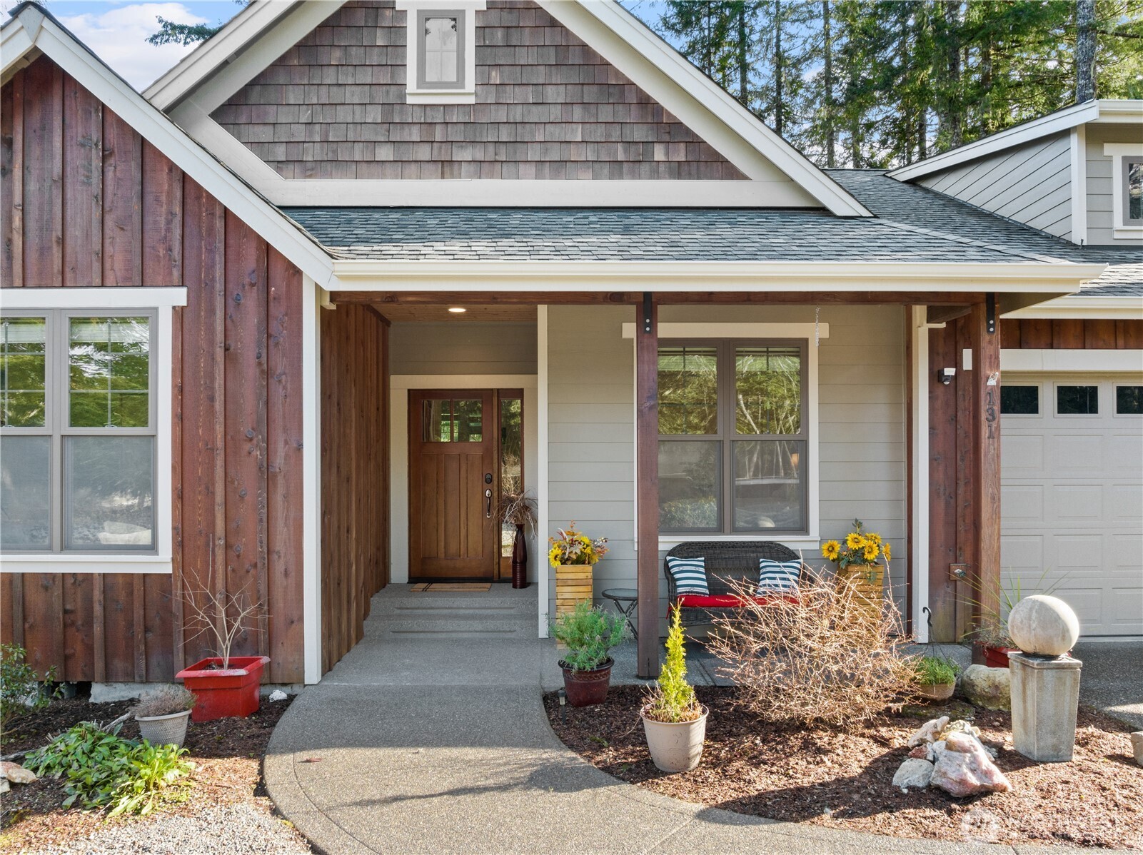 131 E Country Club Drive Property Photo