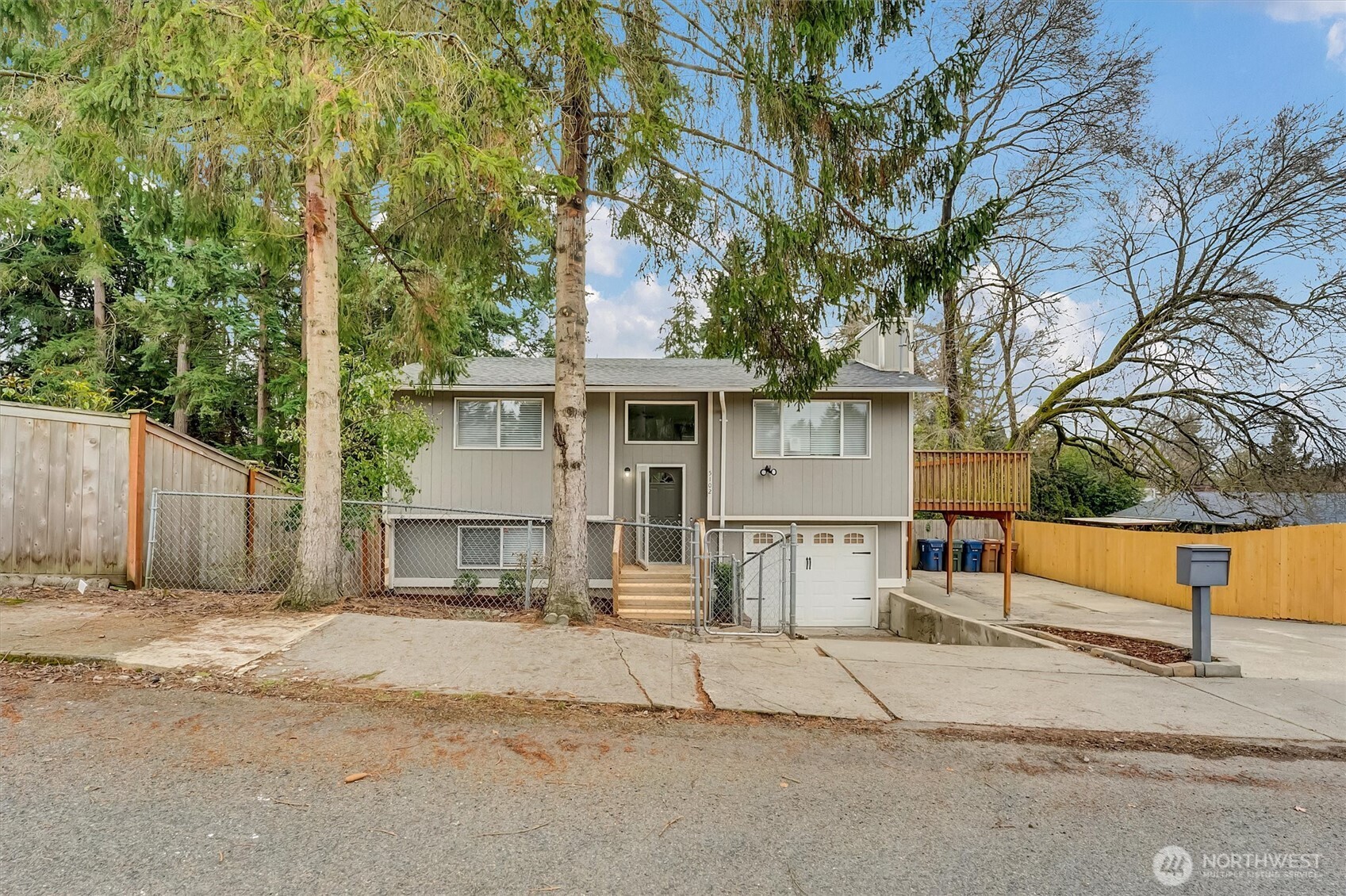 5102 N 18th Street Property Photo 1