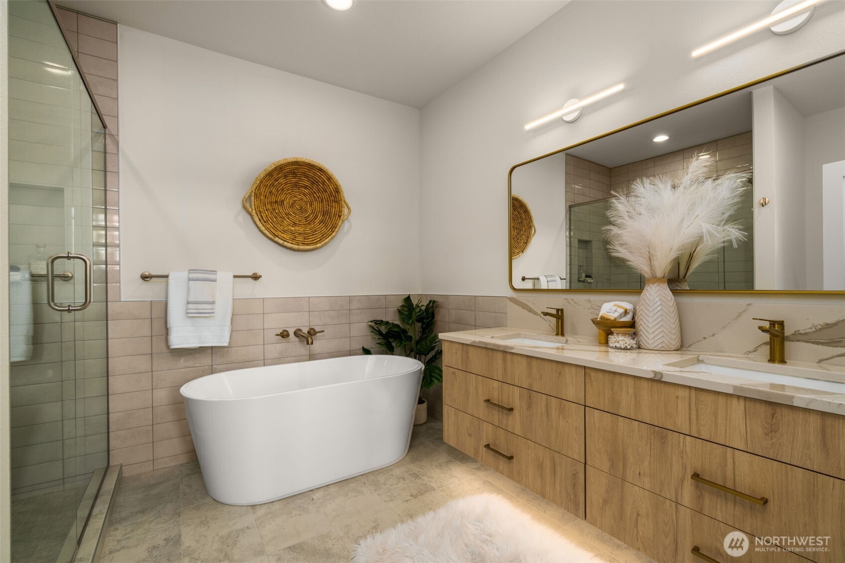 562 Lee Street Property Photo 14