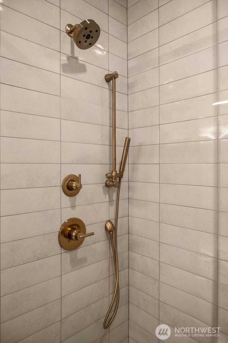 562 Lee Street Property Photo 15
