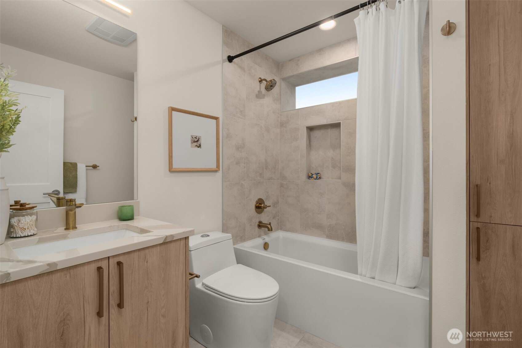 562 Lee Street Property Photo 20