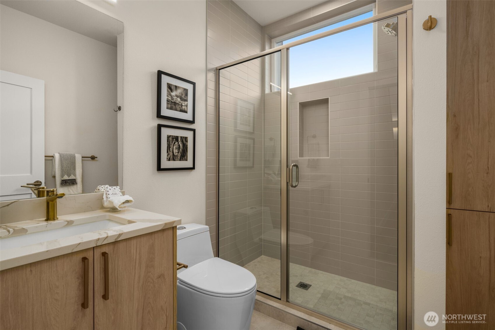562 Lee Street Property Photo 23