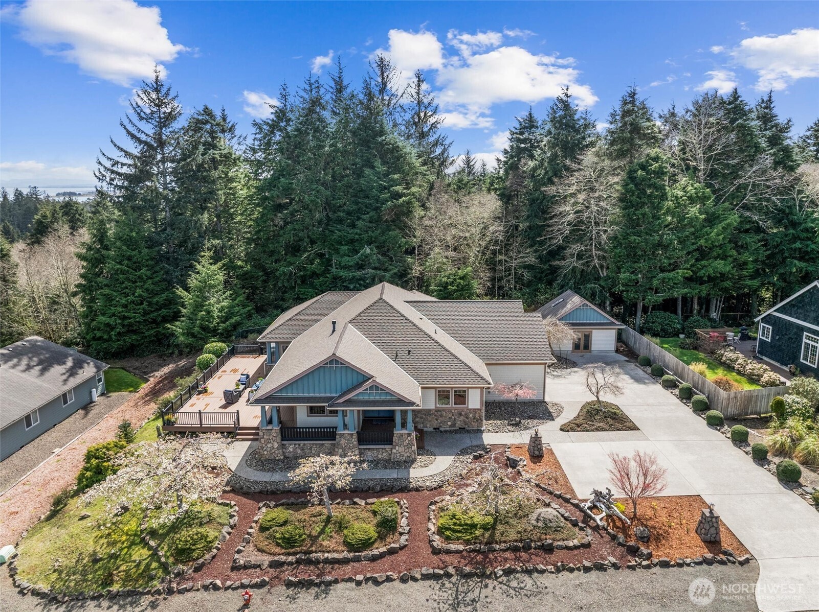 751 Lakeview Drive Property Photo