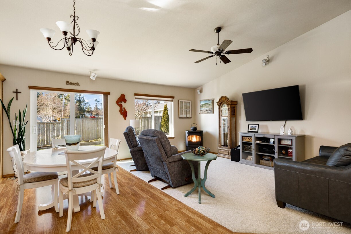 1090 Landing Circle Property Photo 9