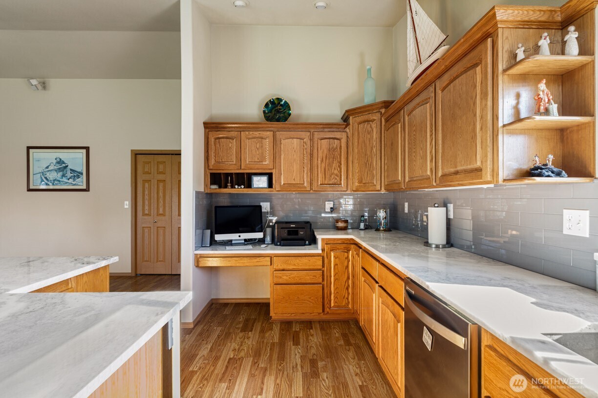 1090 Landing Circle Property Photo 12