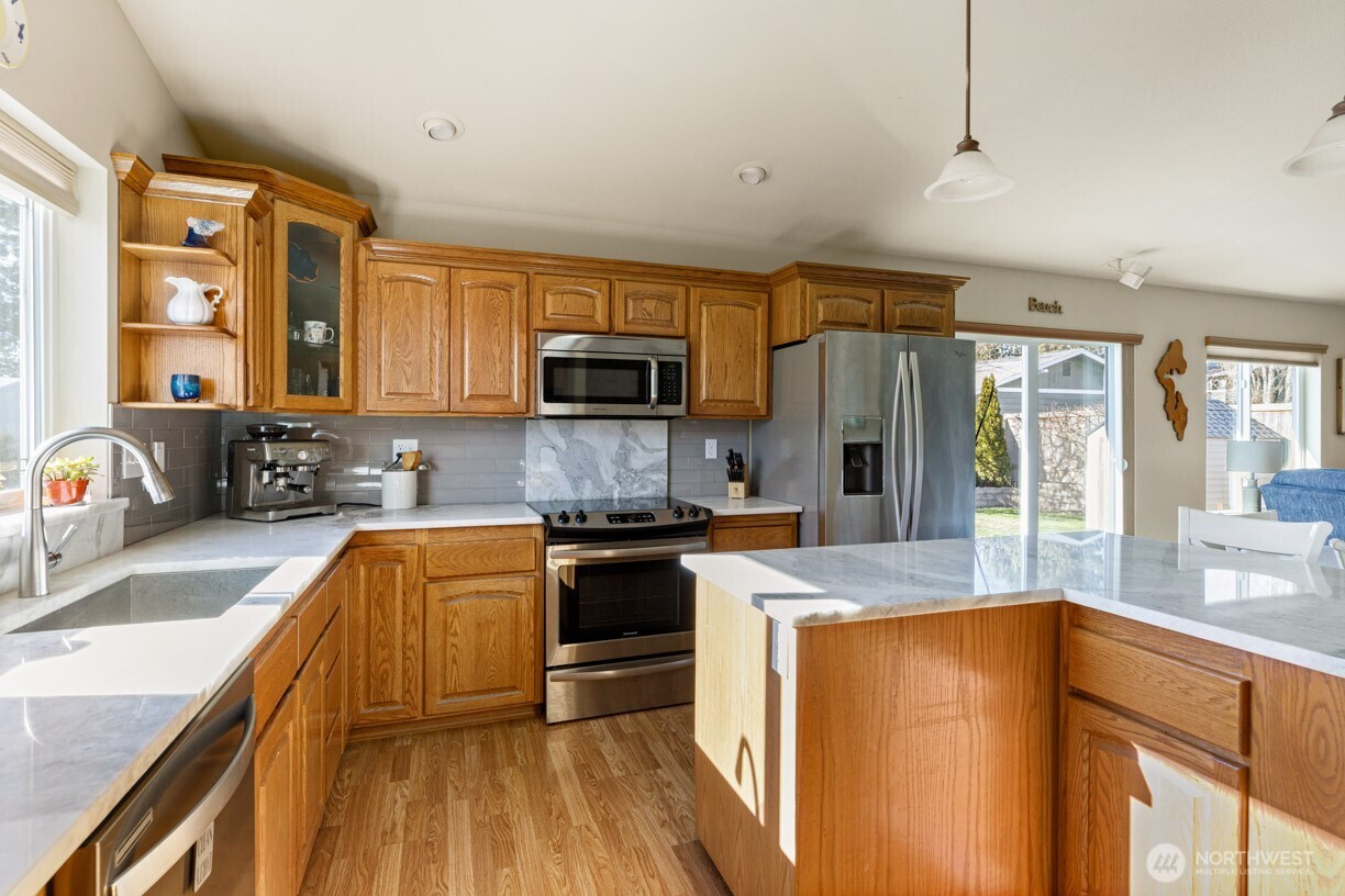 1090 Landing Circle Property Photo 13