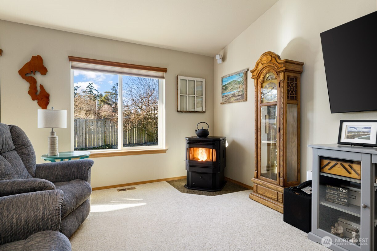 1090 Landing Circle Property Photo 15