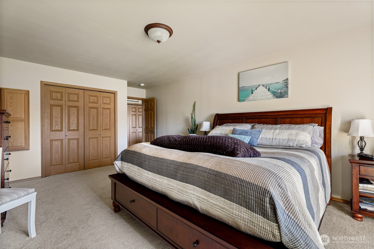 1090 Landing Circle Property Photo 18