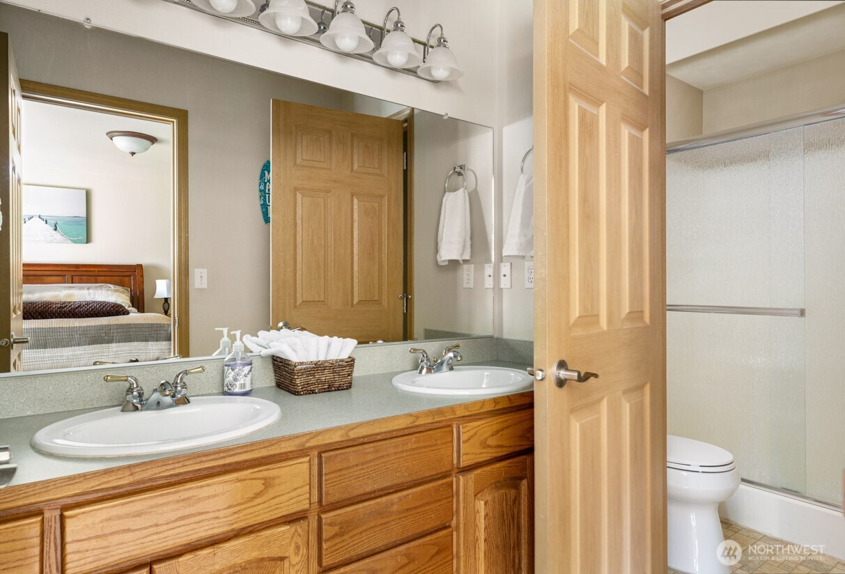 1090 Landing Circle Property Photo 19