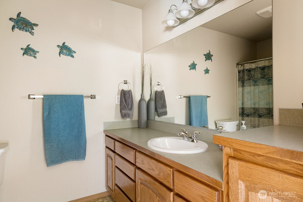 1090 Landing Circle Property Photo 23