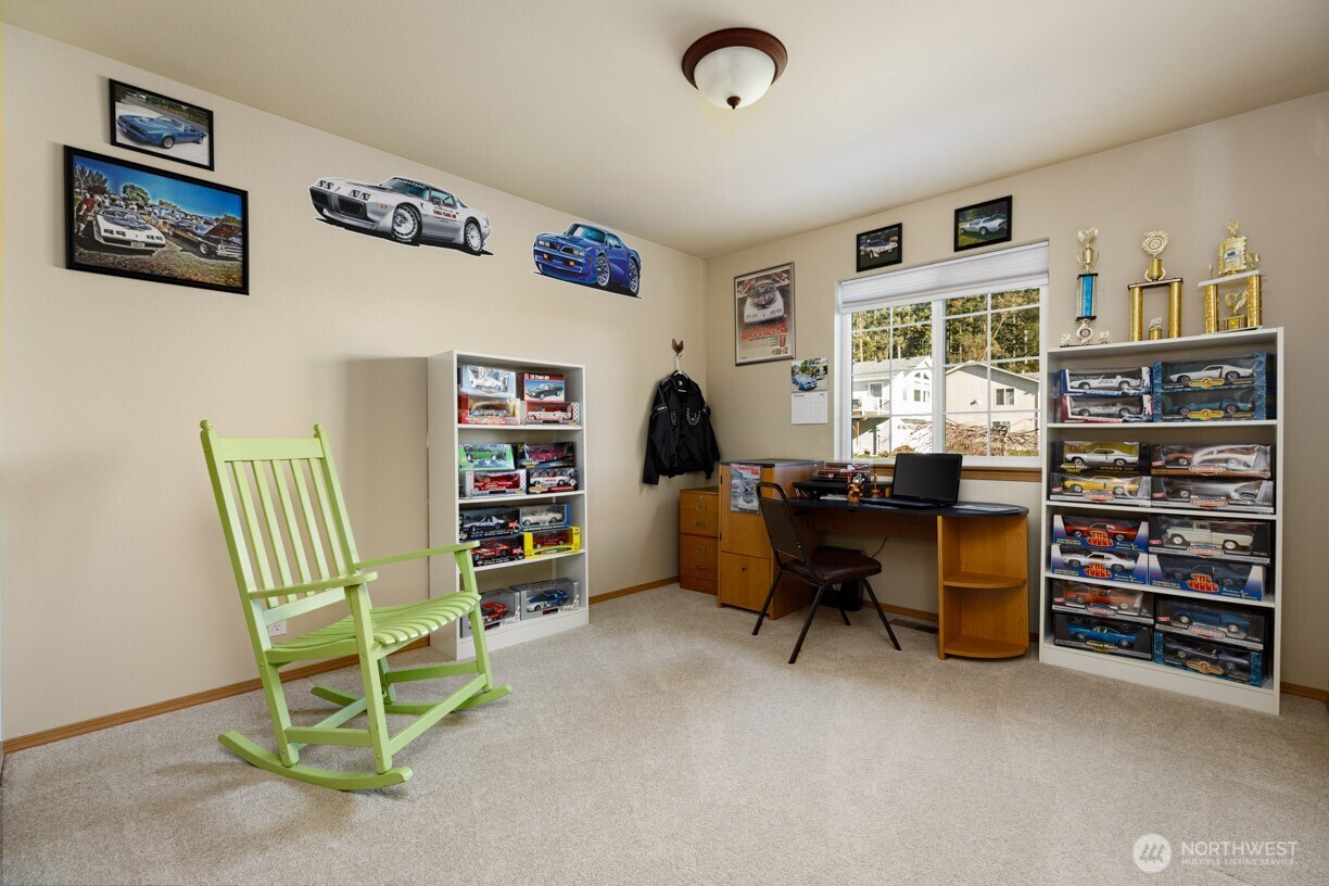 1090 Landing Circle Property Photo 24