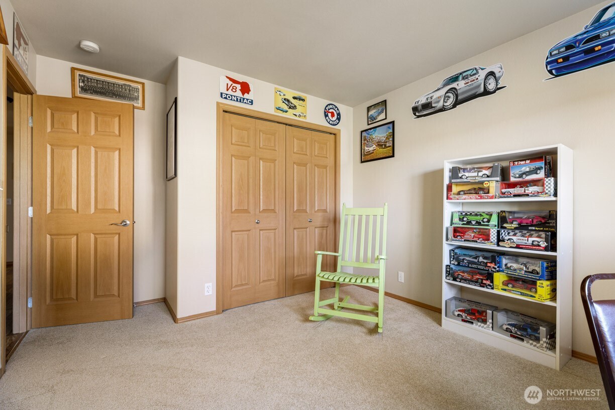 1090 Landing Circle Property Photo 25