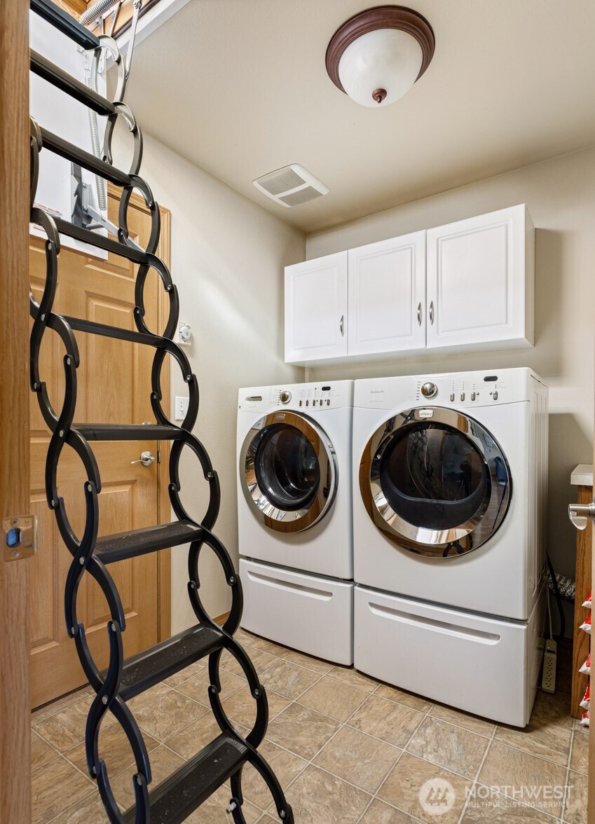 1090 Landing Circle Property Photo 29