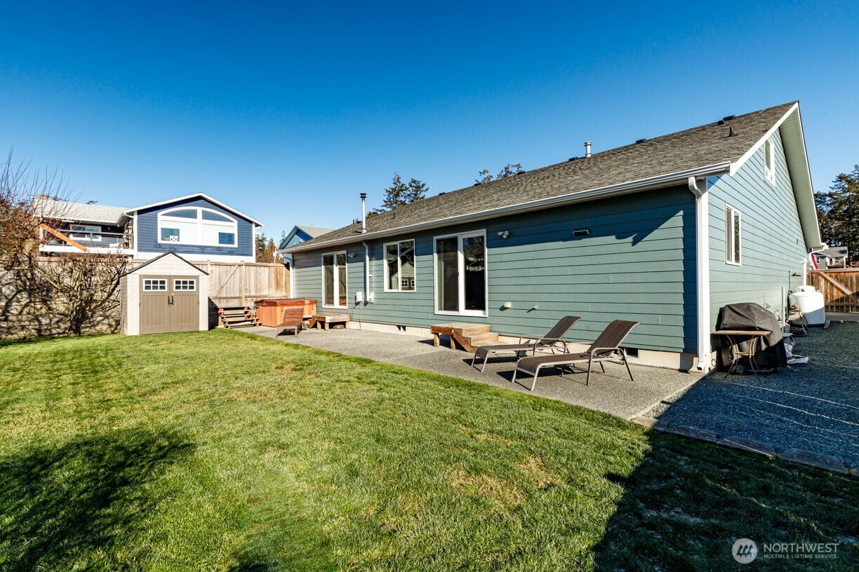 1090 Landing Circle Property Photo 30