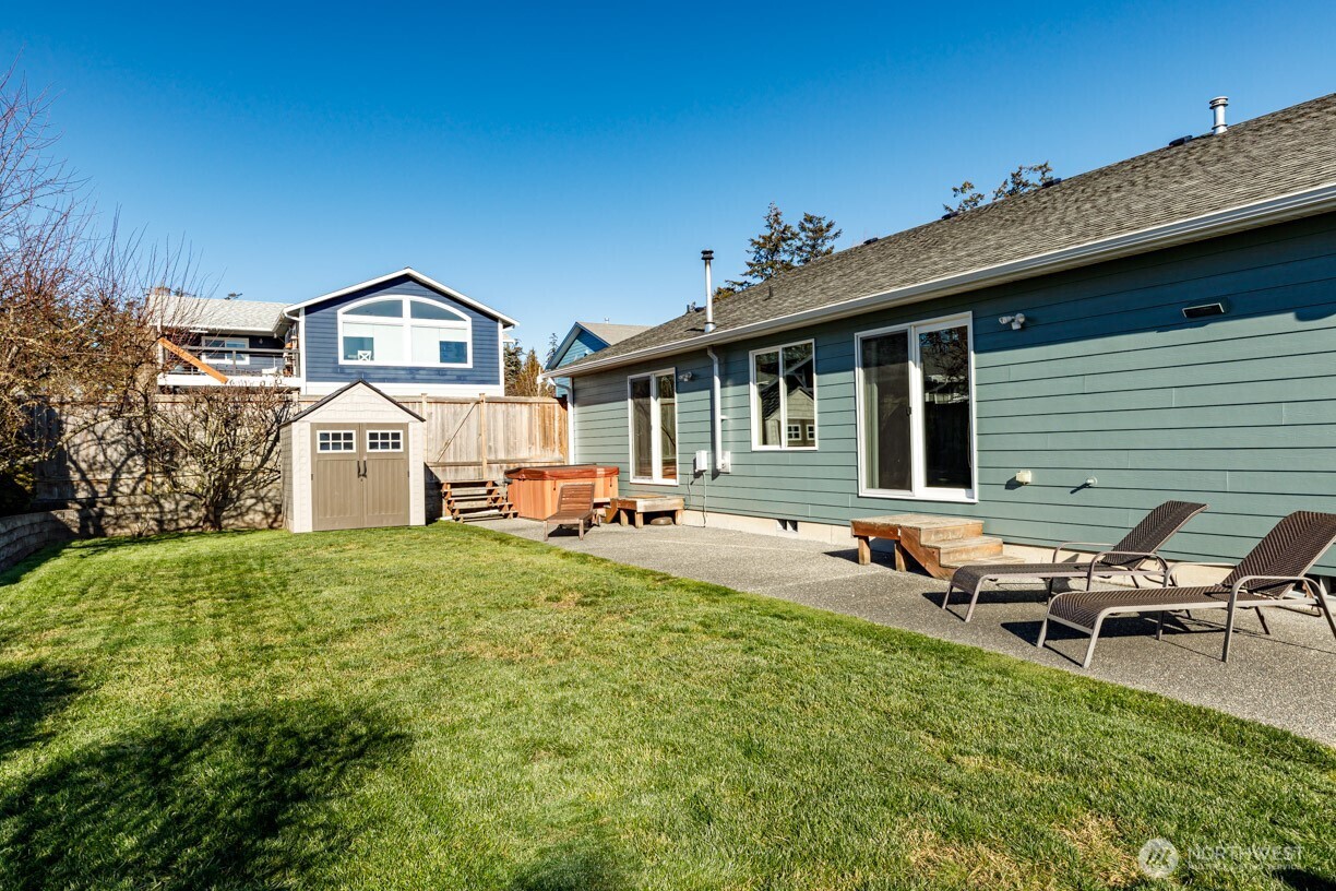1090 Landing Circle Property Photo 31