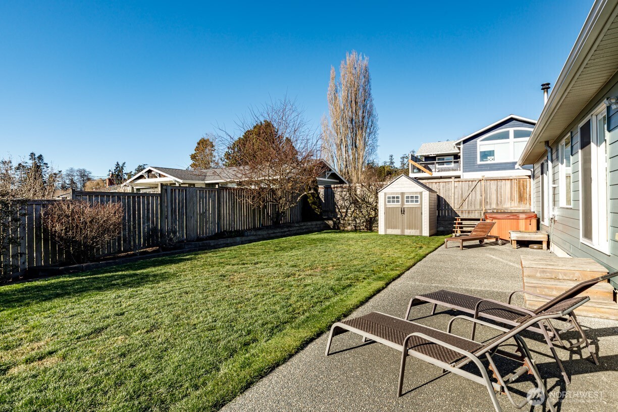 1090 Landing Circle Property Photo 32