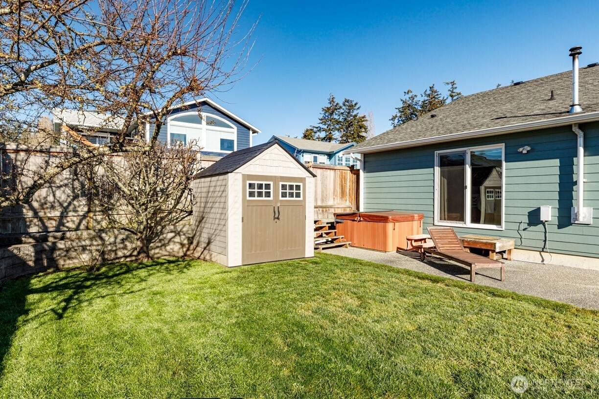 1090 Landing Circle Property Photo 33
