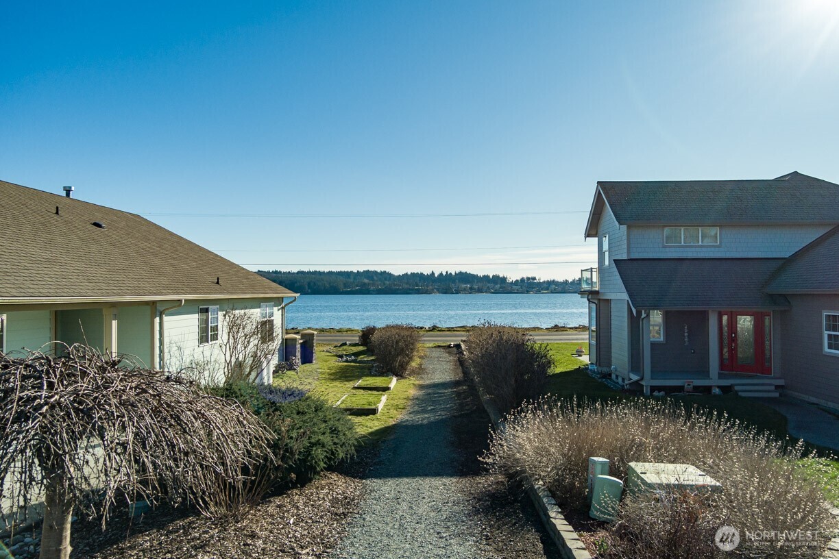 1090 Landing Circle Property Photo 34