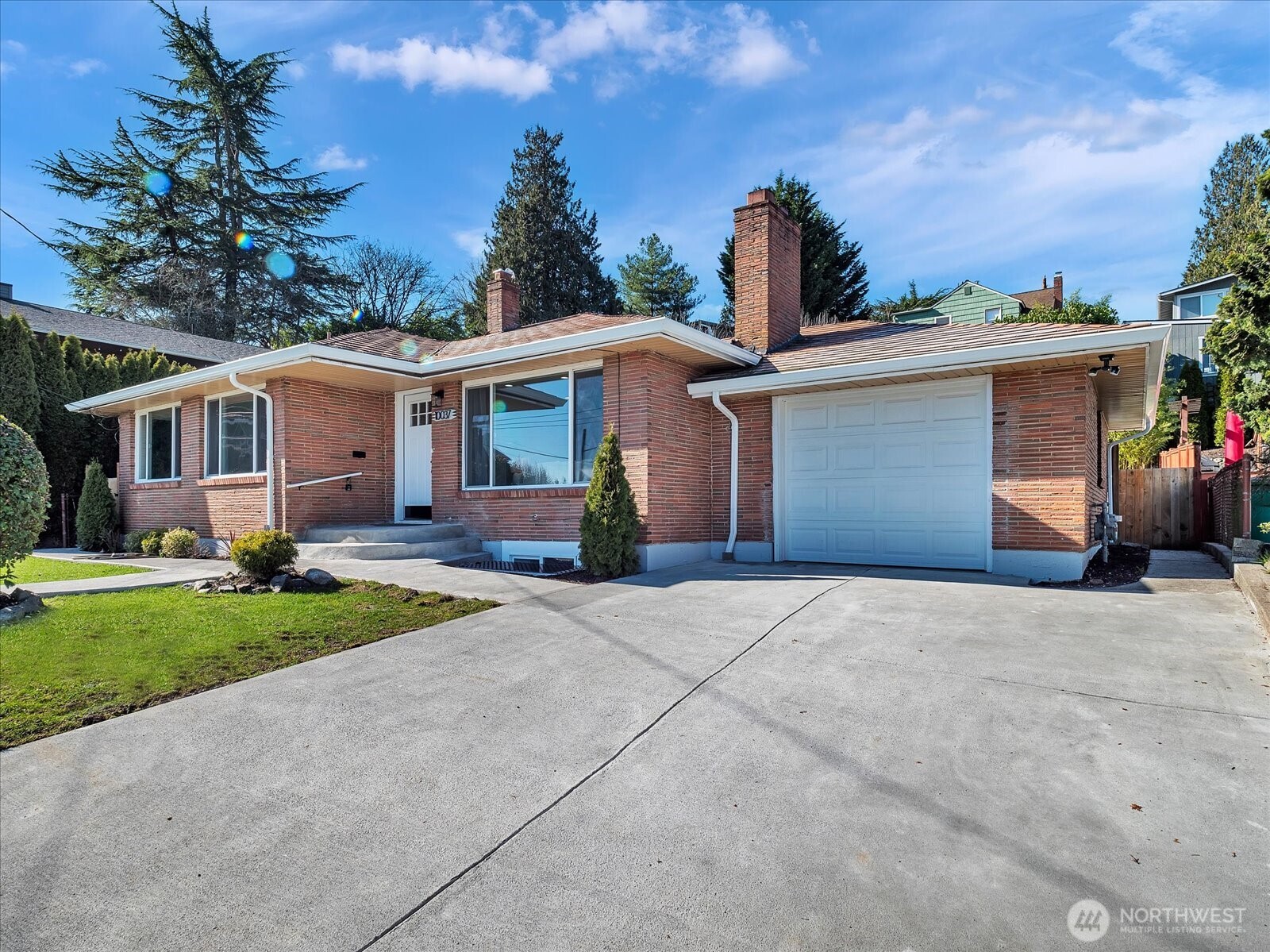 10037 Waters Avenue Property Photo