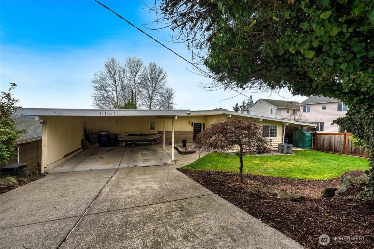 671 Blaine Avenue Property Photo