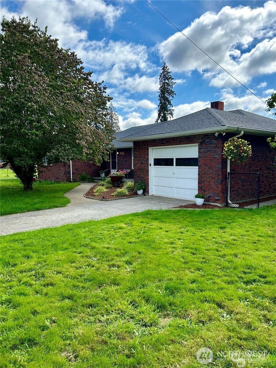 4421 89th Avenue Property Photo 2