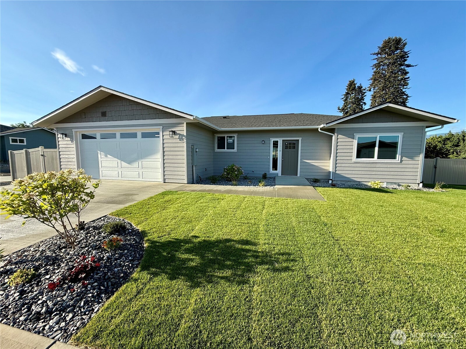 2526 1st Street Property Photo 1