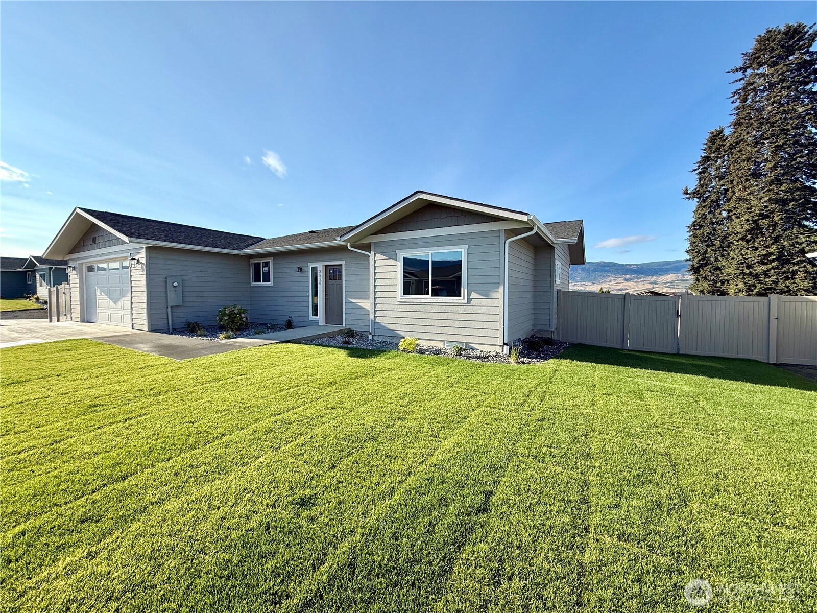 2526 1st Street Property Photo 2