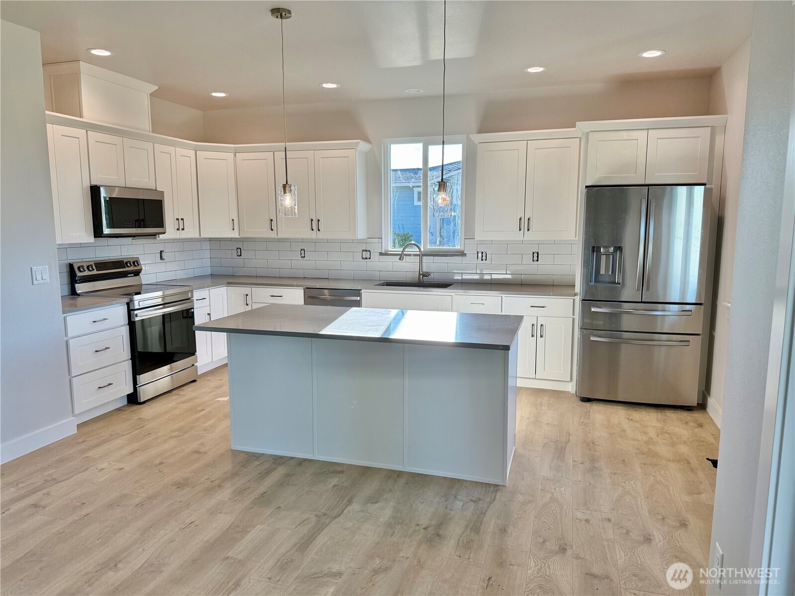 2526 1st Street Property Photo 6