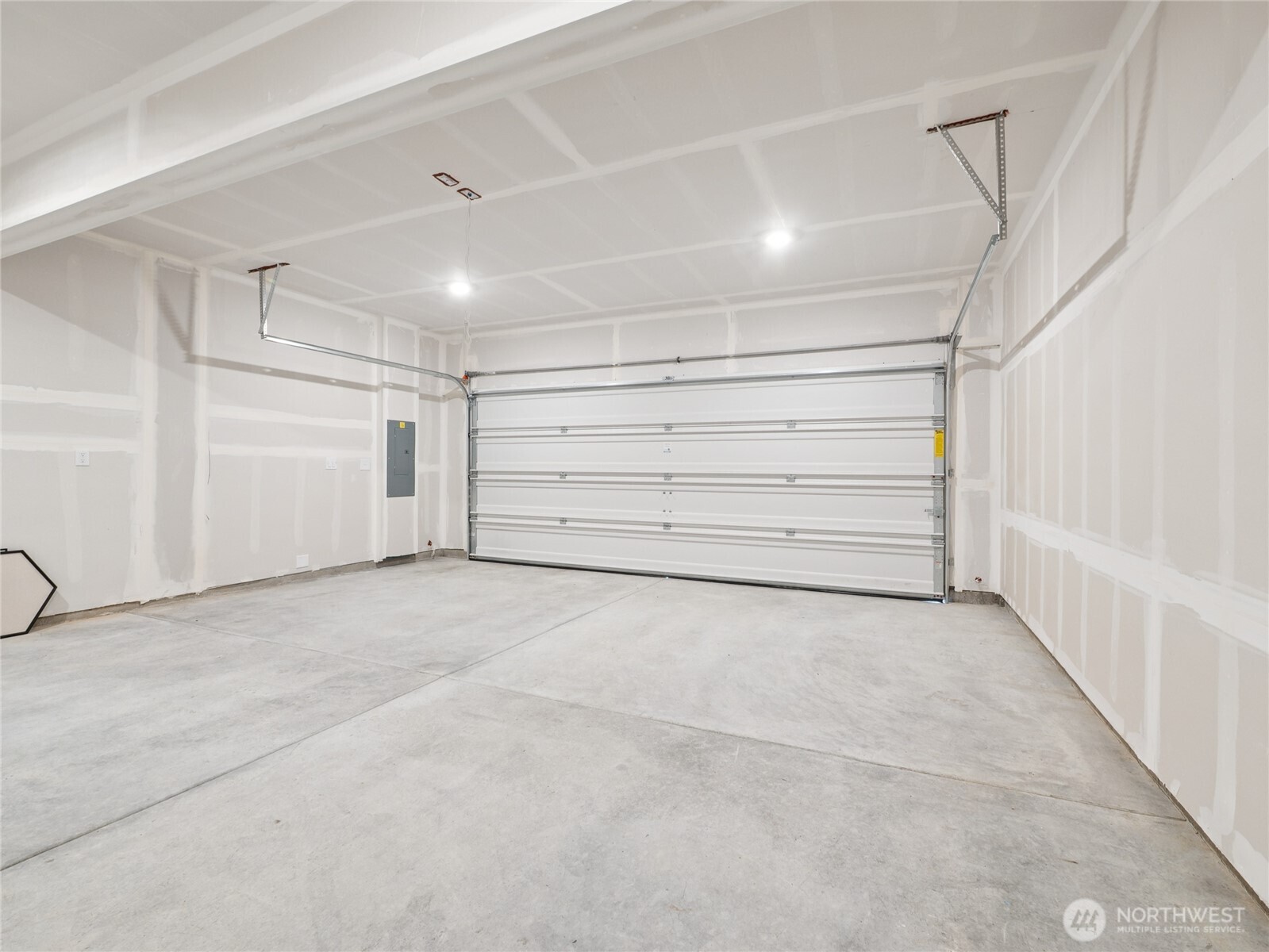 14820 Wallace Avenue 673 Property Photo 12