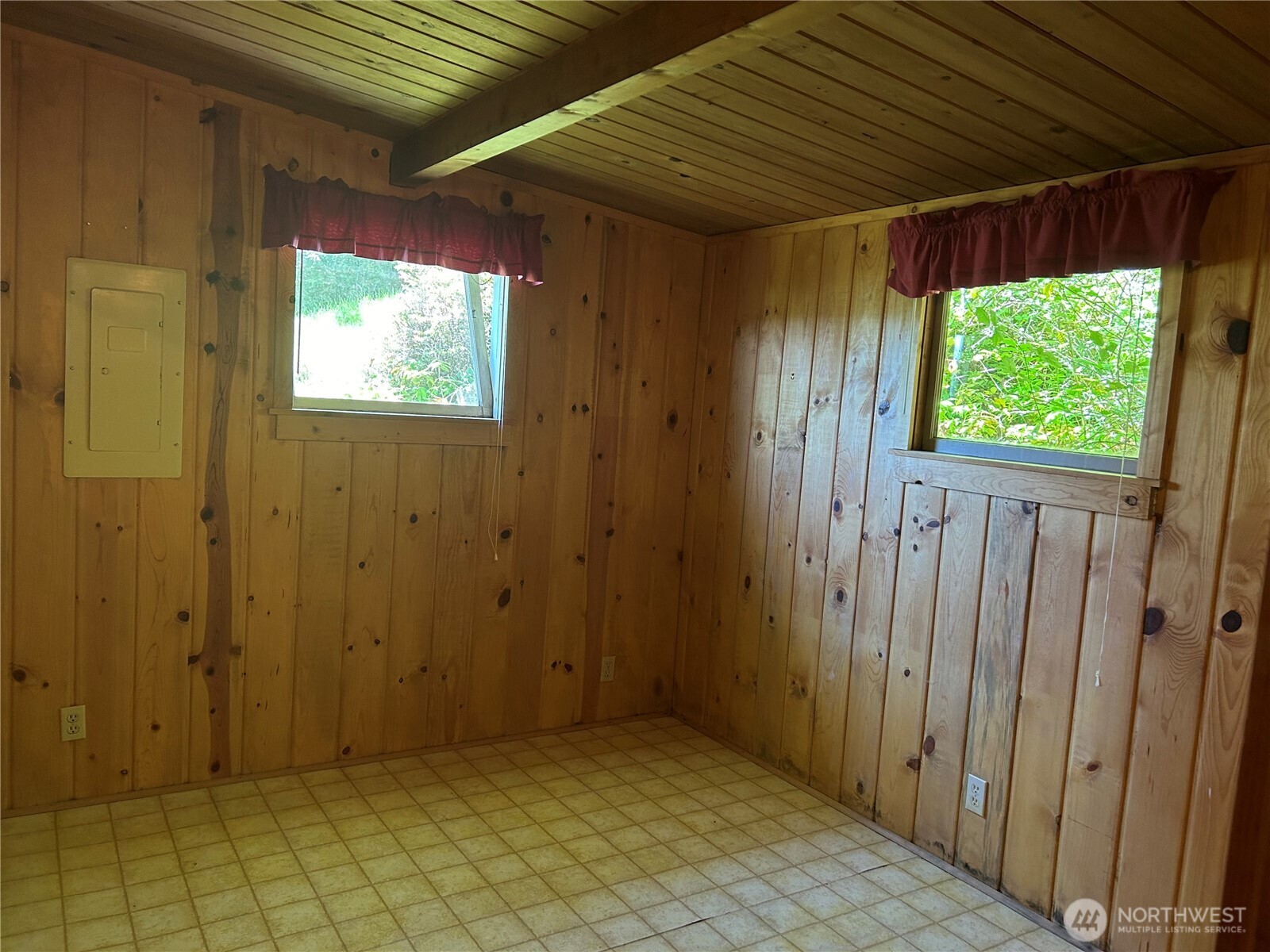 915 E Herron Boulevard Property Photo 15