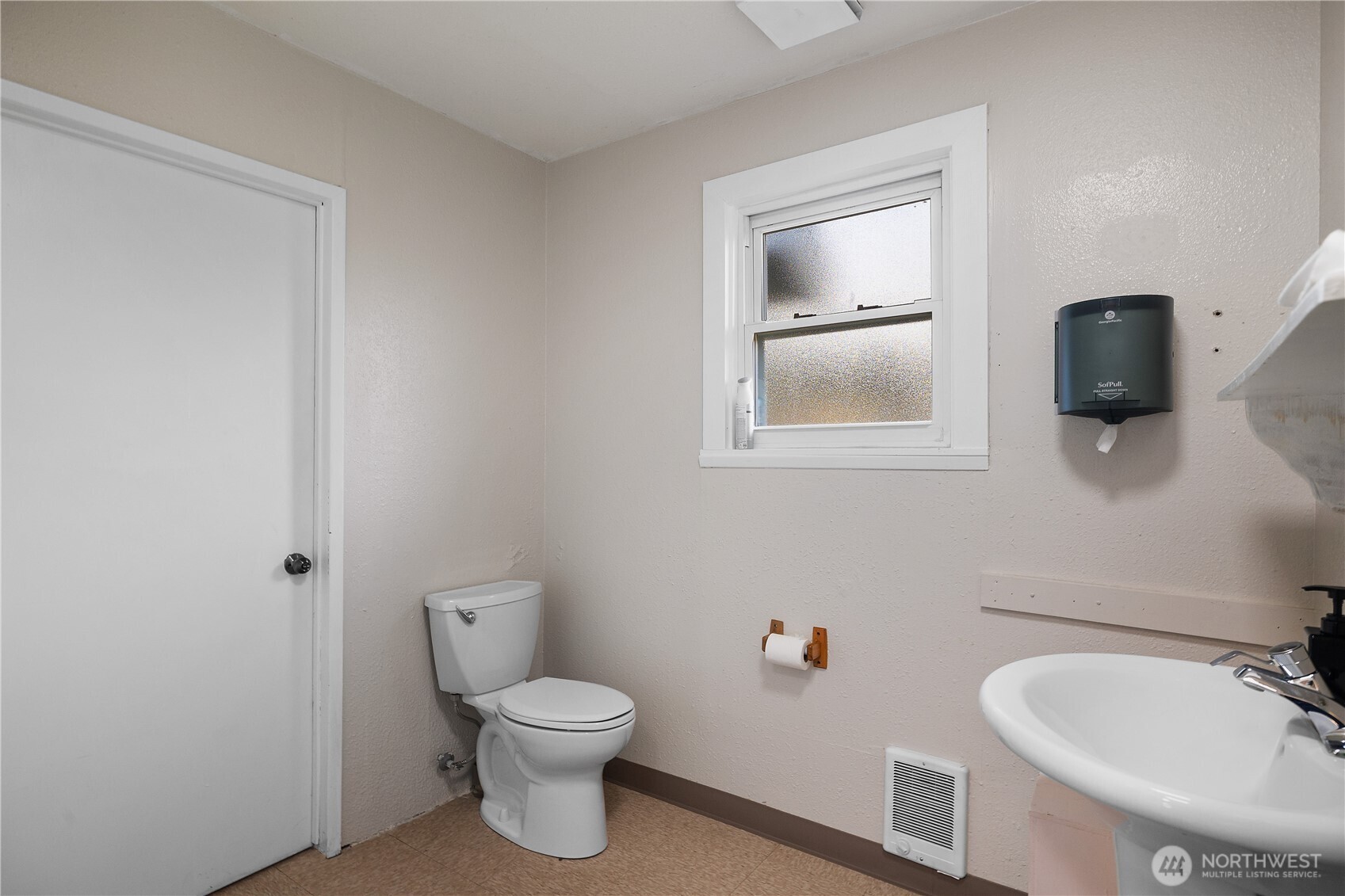 320 W Alder Street Property Photo 14