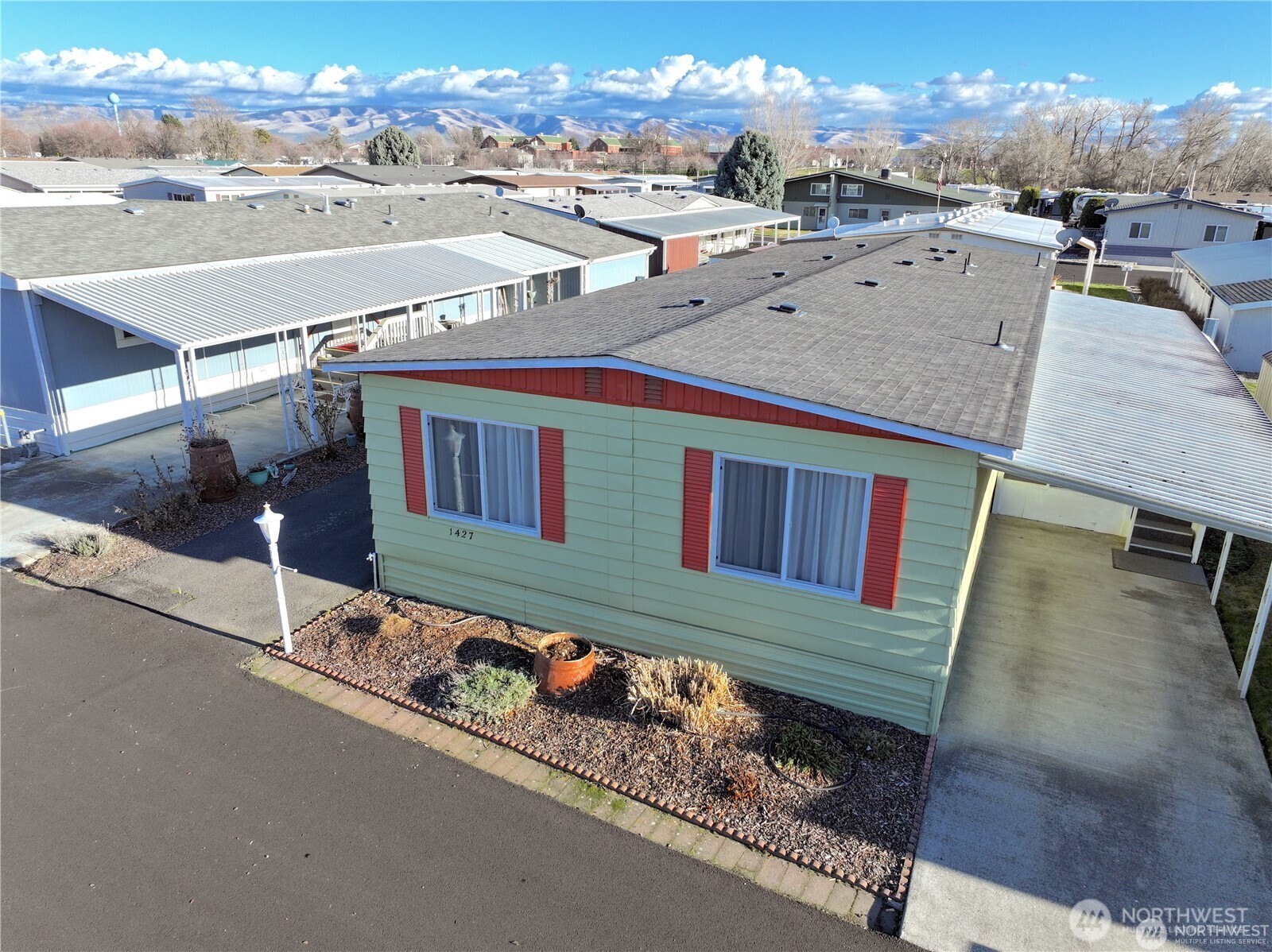 1427 Topaz Street Property Photo