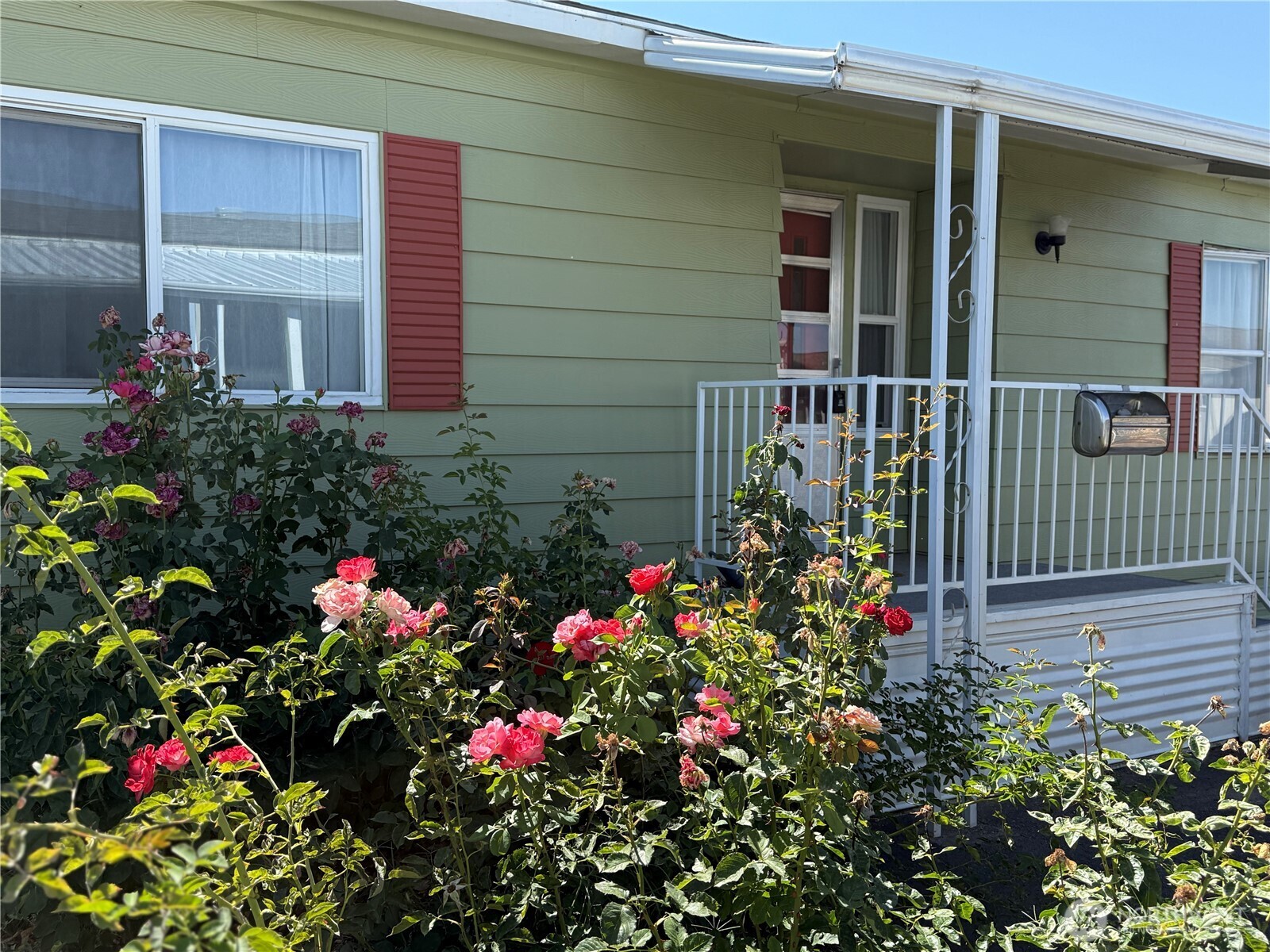 1427 Topaz Street Property Photo 1