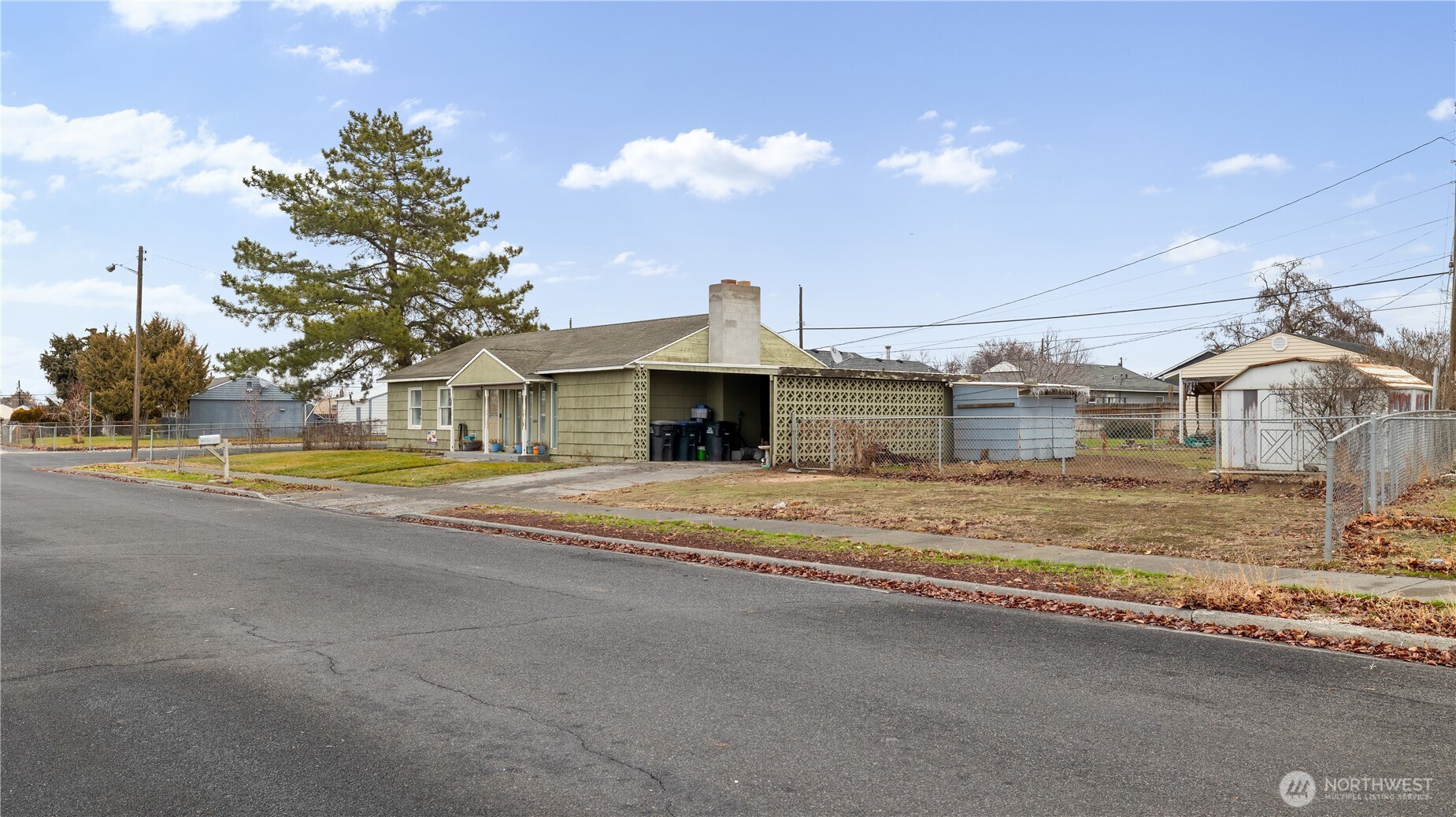 905 S Grand Drive Property Photo 2