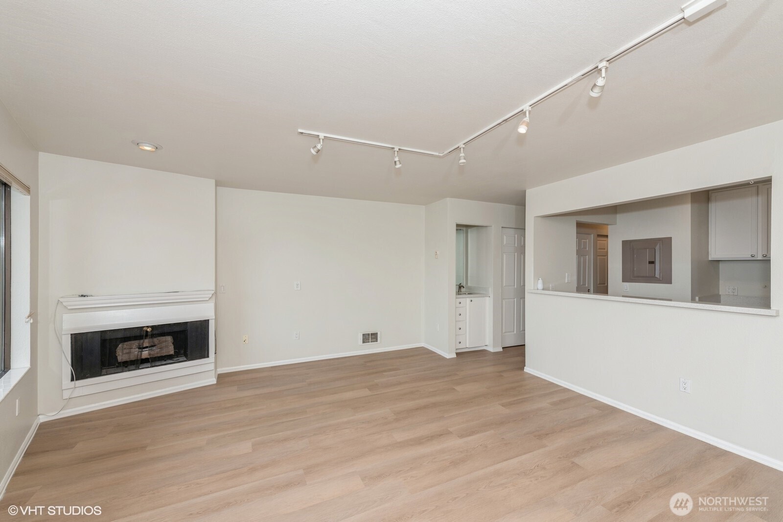 1221 Harbor Avenue 105 Property Photo 2