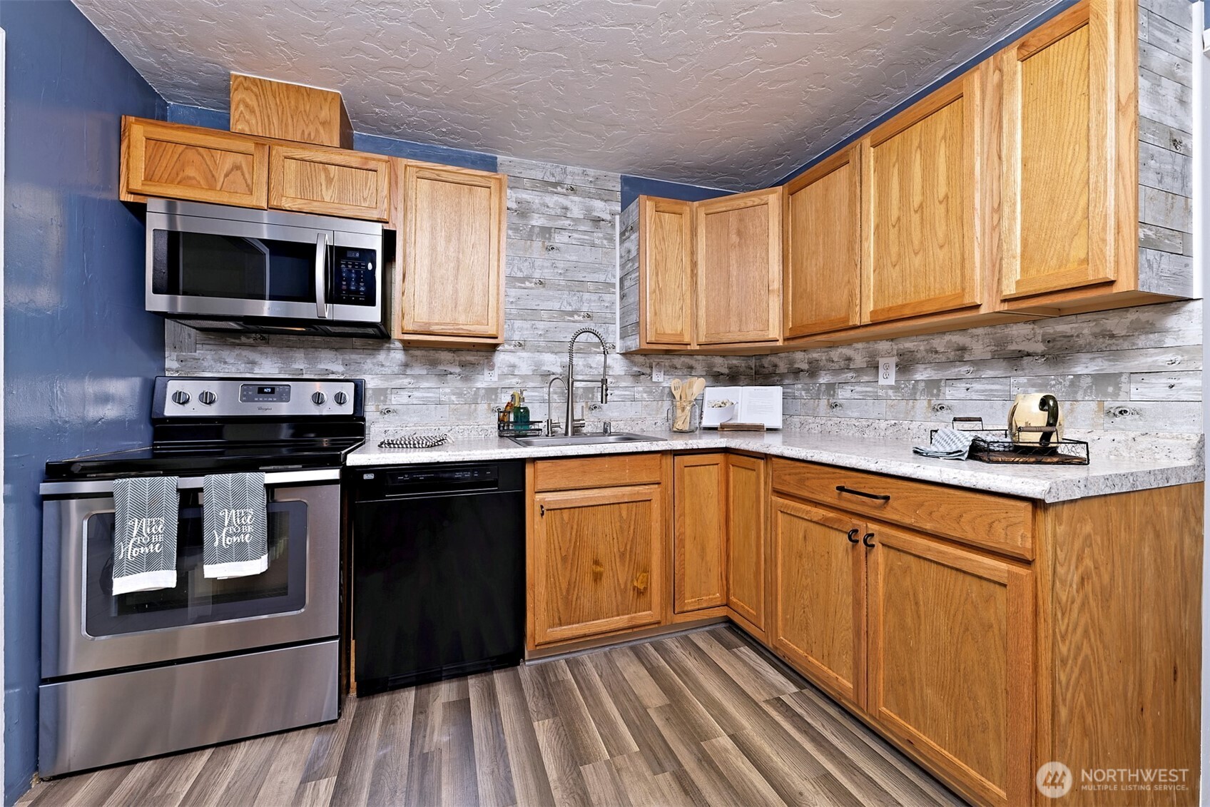 3415 Ne Mcwilliams Property Photo 8