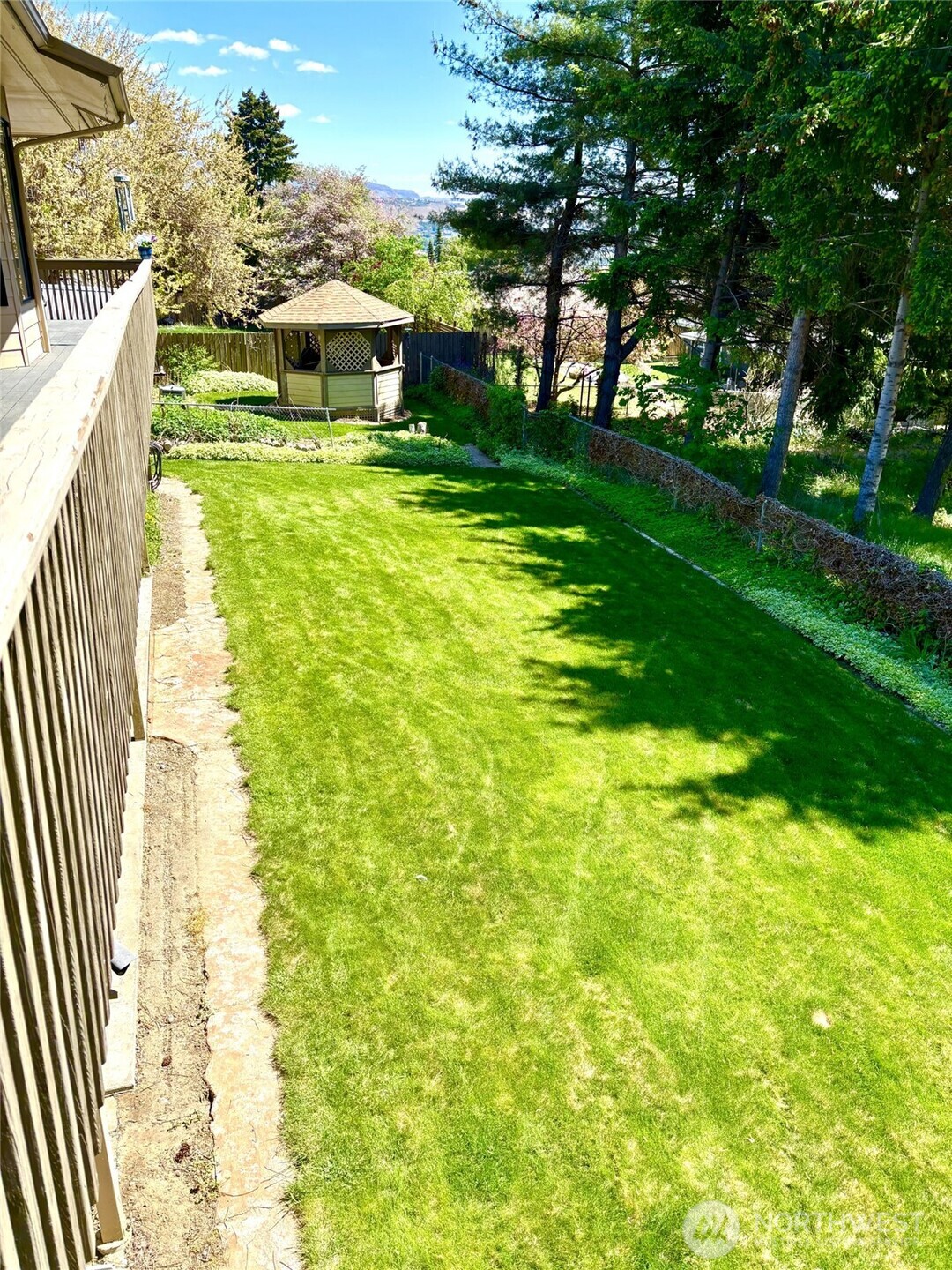 2009 Rainbow Lane Property Photo 2