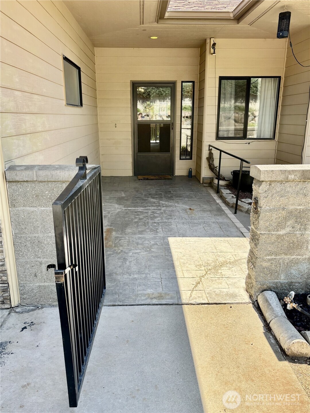 2009 Rainbow Lane Property Photo 3