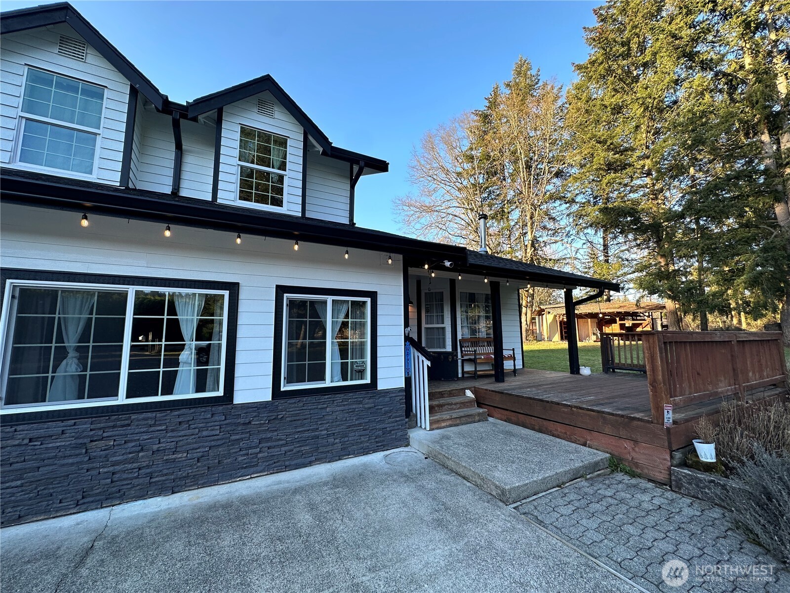 18816 119th Avenue Property Photo 3