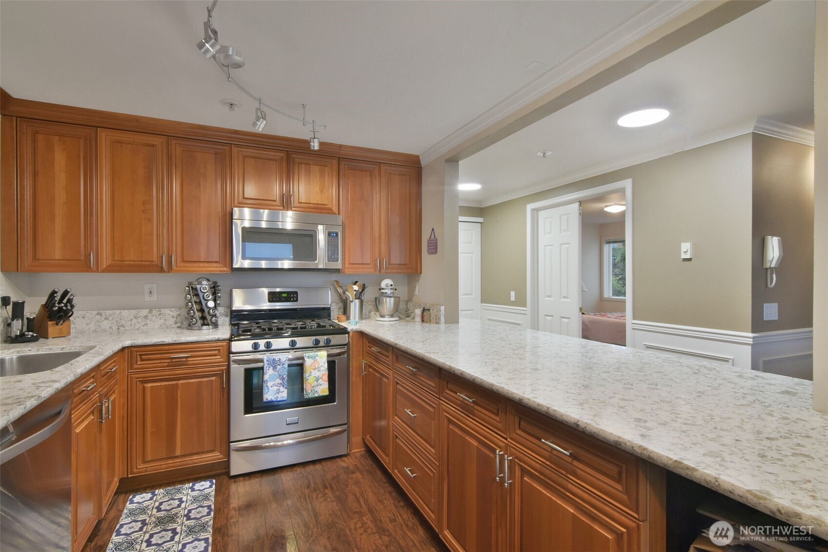 15514 Bothell Way 201 Property Photo 9