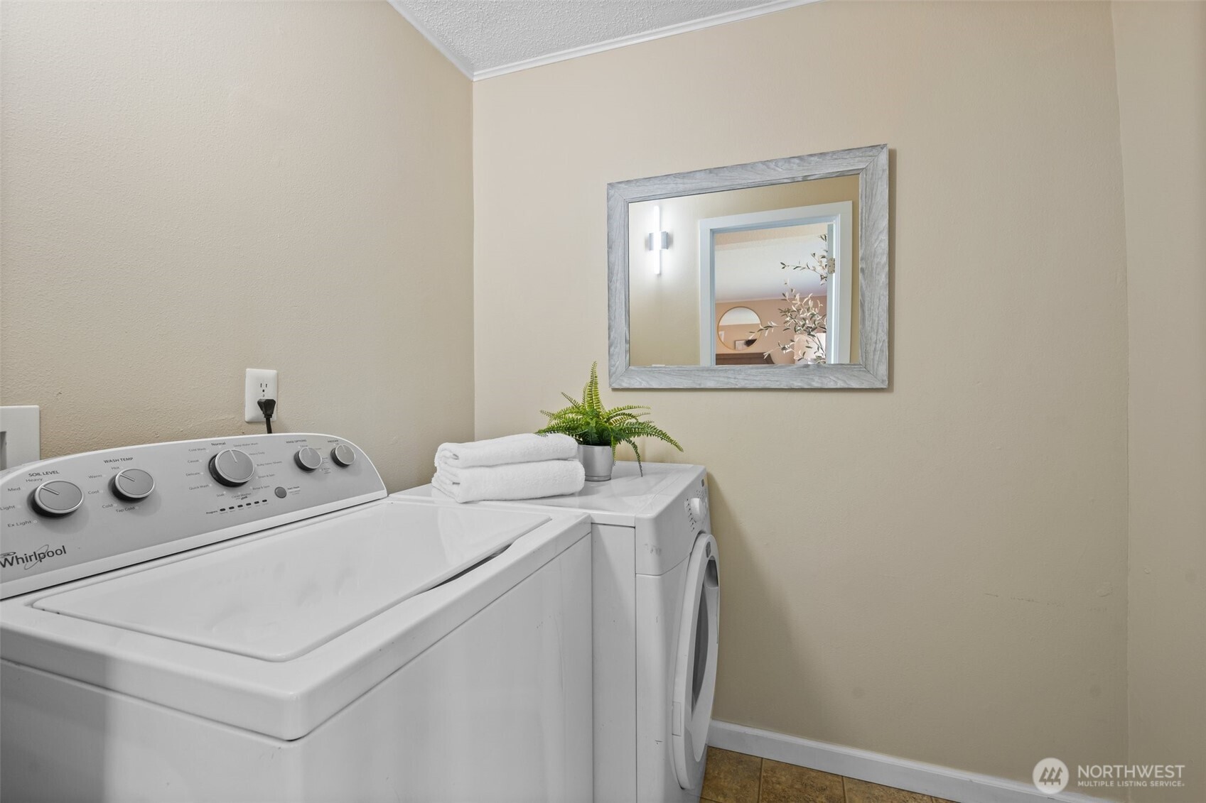 8414 - 8416 Cirque Drive Property Photo 18