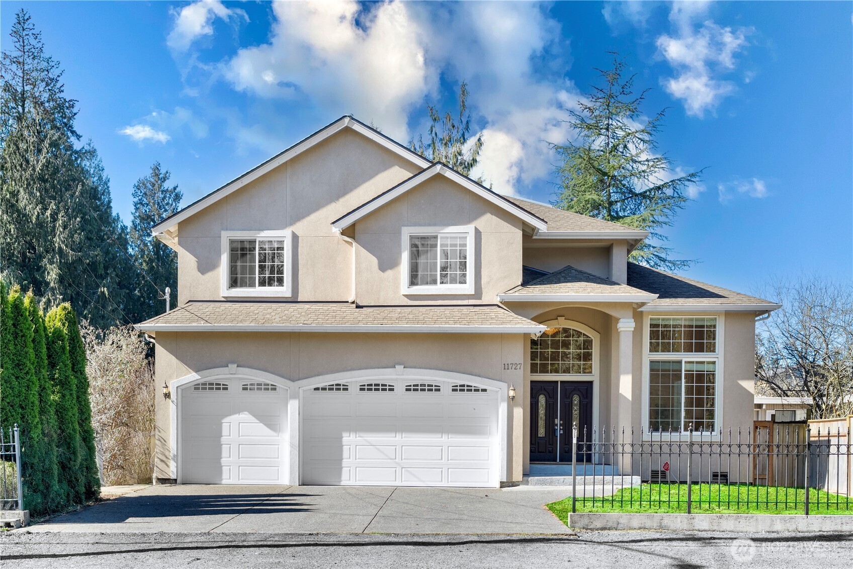 11727 17 Avenue Property Photo