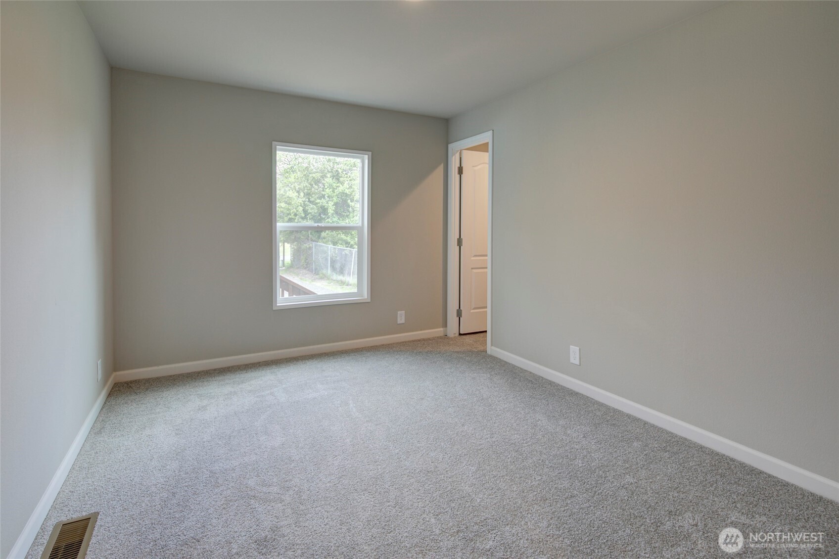 727 Ne Edgewood Avenue Property Photo 21