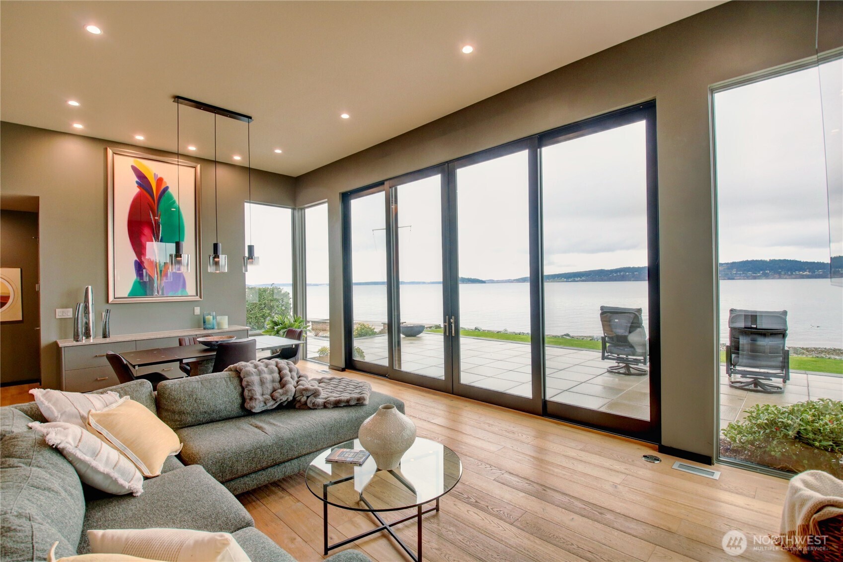 1074 Bayshore Drive Property Photo 3