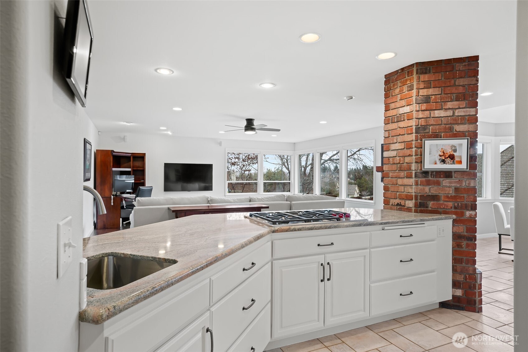 6810 Ravens Gate Way Property Photo 8