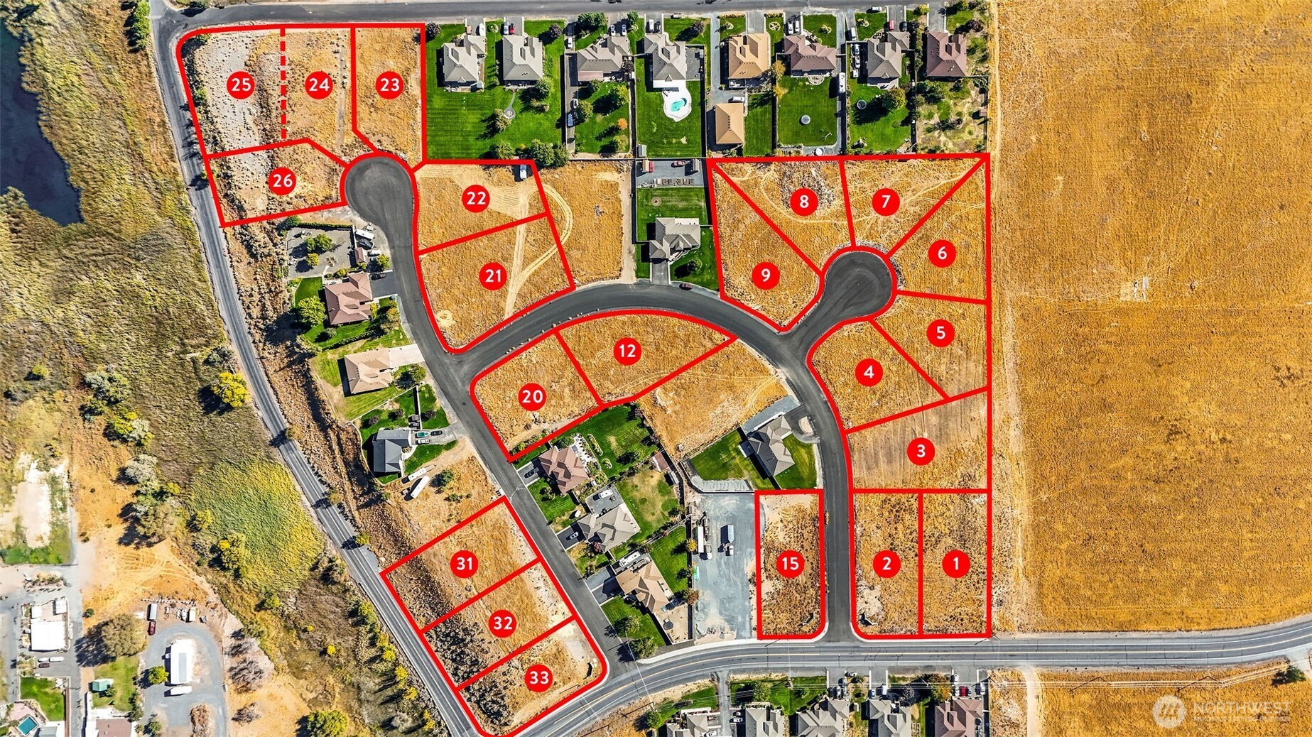 7847 Ne Blackbird Loop Property Photo 3