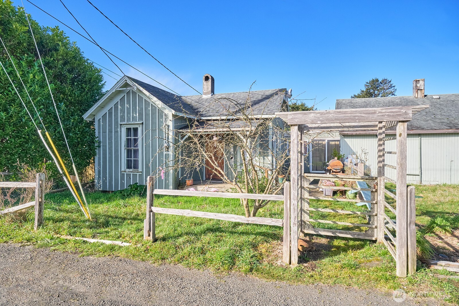 1310 Bay Avenue Property Photo 4
