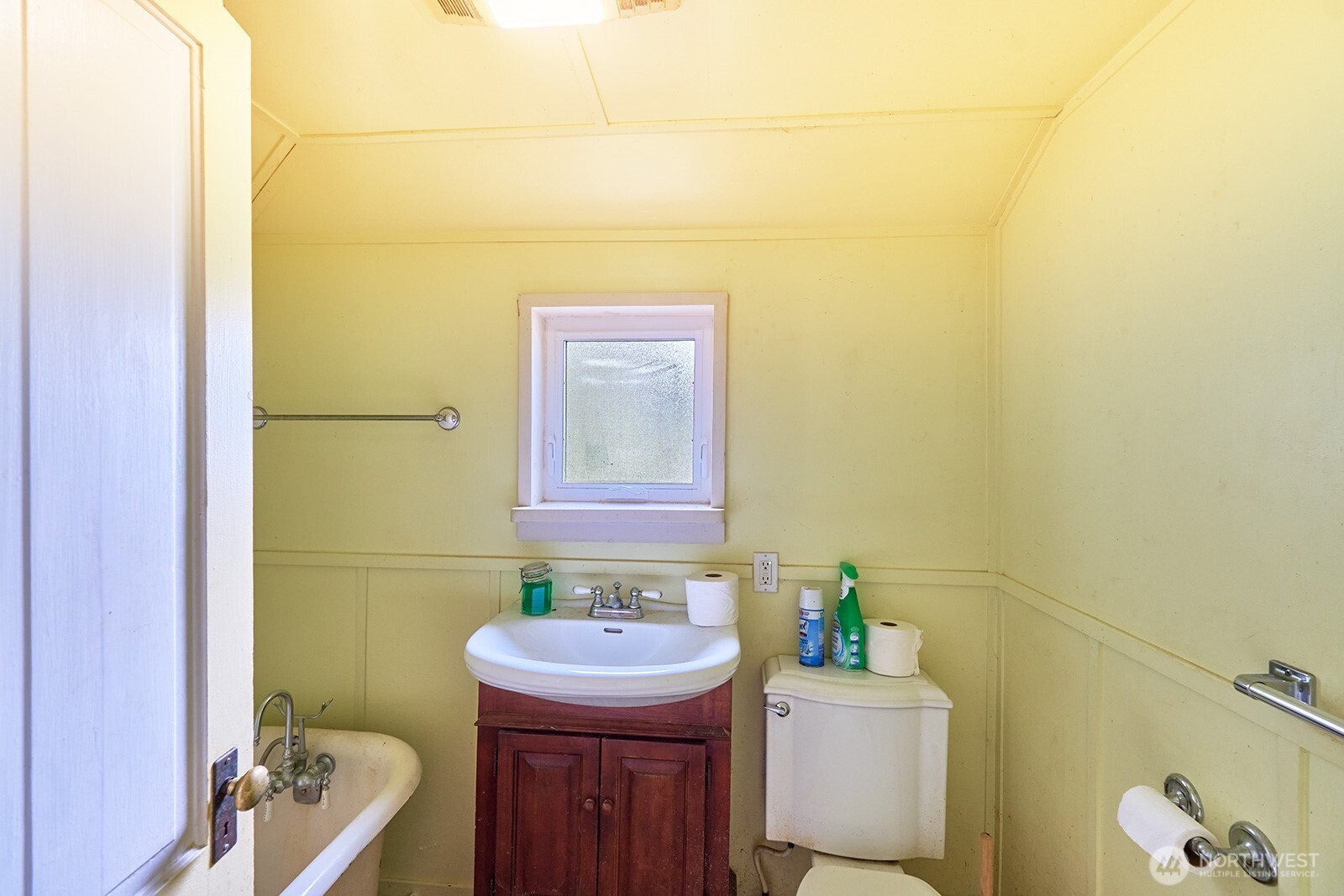 1310 Bay Avenue Property Photo 10