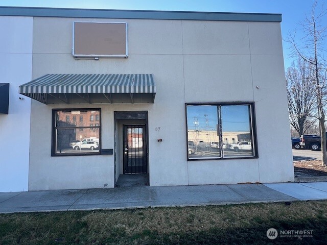 37 W Poplar Property Photo 1