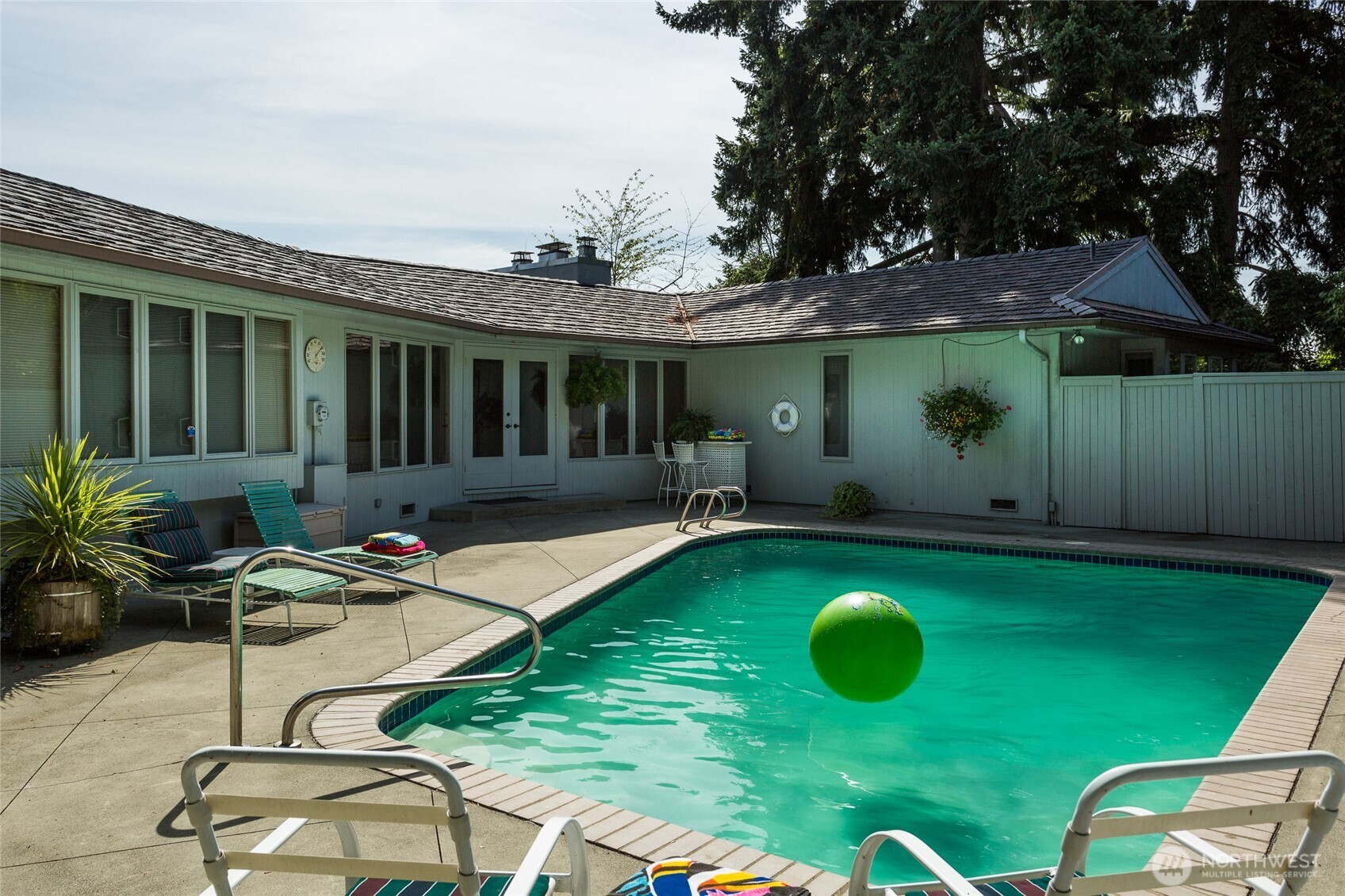 4802 E Mercer Way Property Photo 10